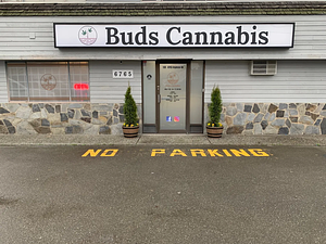 Buds Cannabis - Saanichton store front