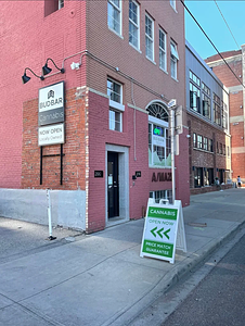 Bud Bar Cannabis - Stampede store front