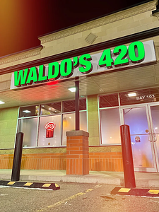 Waldo's 420 - North store front